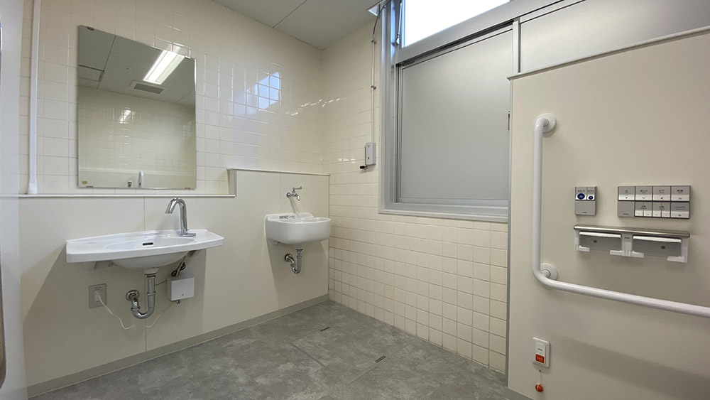 緑ヶ丘小・府本小バリアフリー改修工事の実績写真