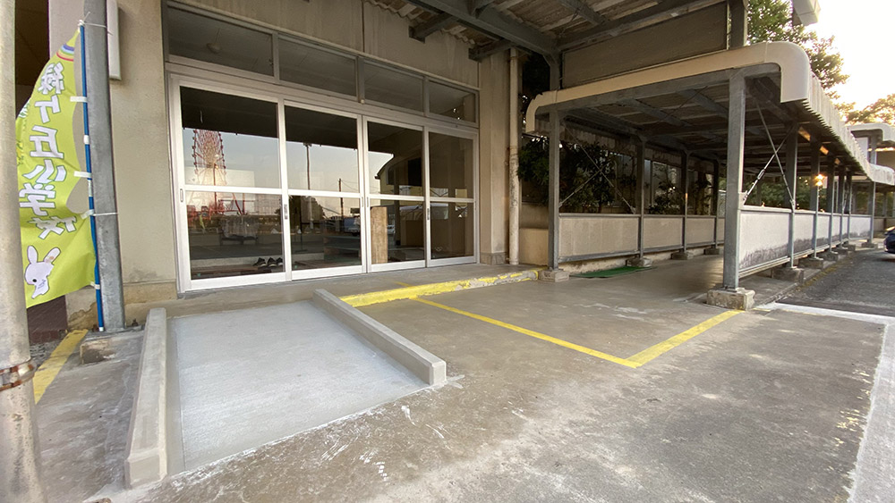 緑ヶ丘小・府本小バリアフリー改修工事の実績写真