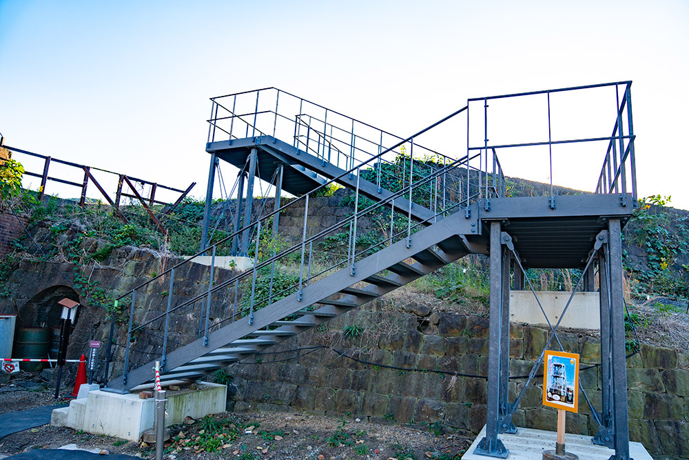 万田坑施設内階段設置工事の実績写真